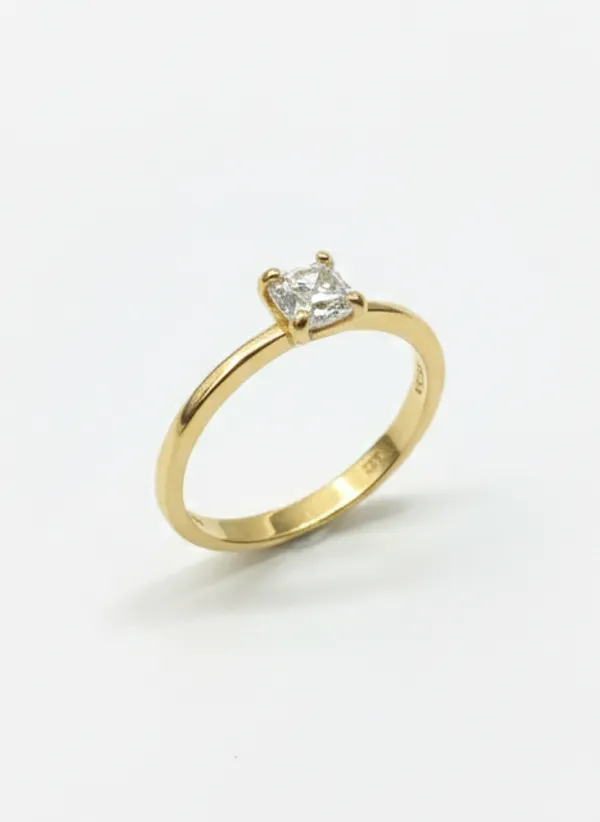 Gold_With_Diamond_Princess_Cut_Solitaire_Ring_For_Women